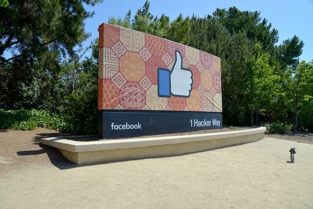 How to create an effective conversion funnel on Facebook.